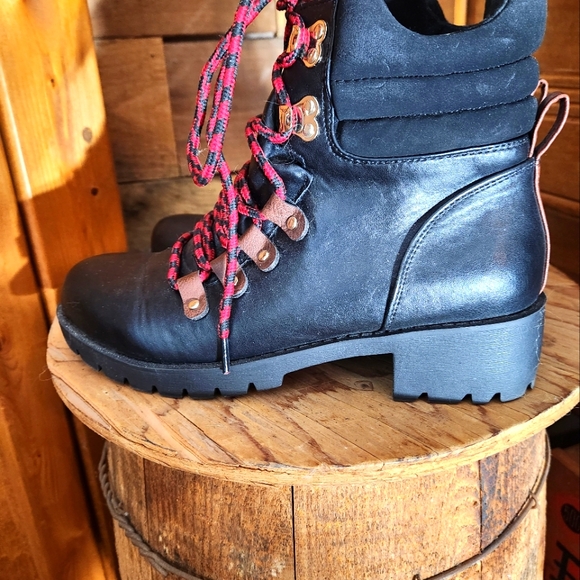 MUDD BLACK COMBAT BOOTS WITH RED AND BLACK SHOE LACES - Picture 2 of 8